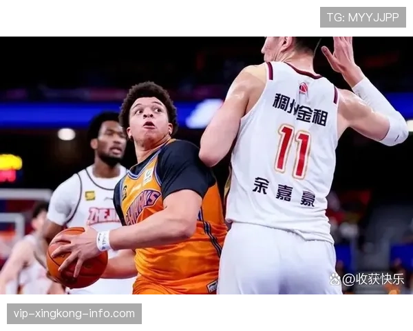 篮球快攻犯规的判罚标准是什么？看看裁判如何界定与处罚。