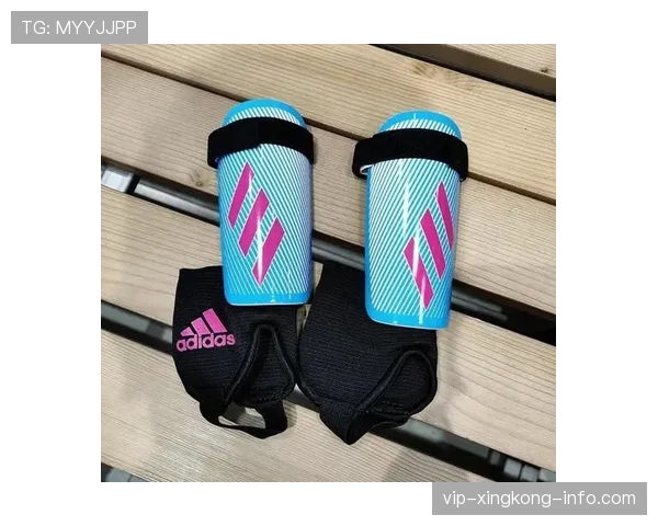 足球护腿板规则详解:必须符合安全标准和判罚依据 足球护腿板规则详解:必须符合安全标准和判罚依据
